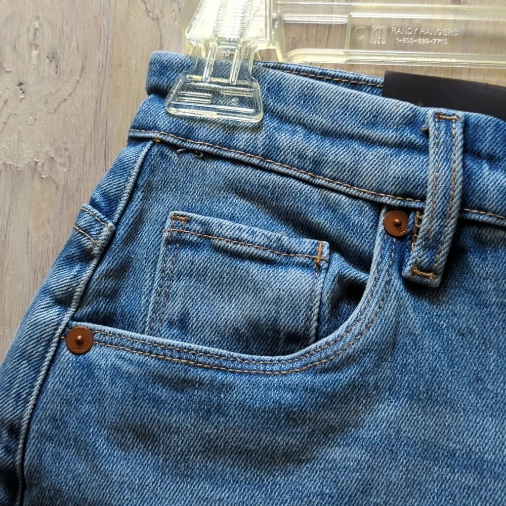 BLANKNYC The Perry High Waist Denim Mom Shorts in So Yesterday Size 24 N…
